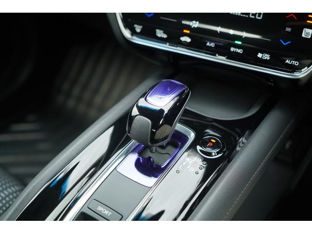 �`�s�Z���N�g���o�[�������^�]�ȂƏ���Ȃ̊Ԃɔz�u����Ă���A���R�Ȏ�̈ʒu�ő���ł���悤�ɐ݌v����Ă���A�^�]���ł����K���X���[�Y�ȑ�������邱�Ƃ��ł��܂���