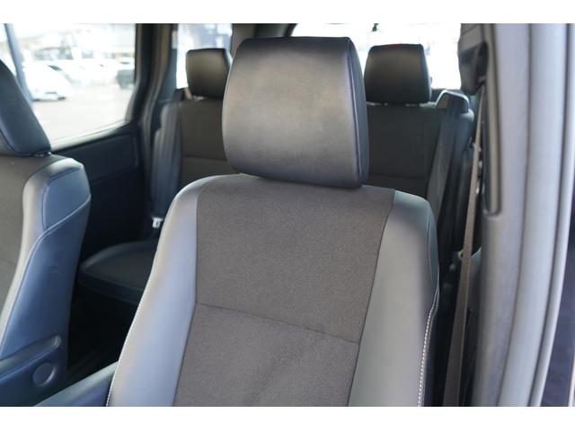 �u���b�N����^���n�t�@�u���b�N�R���r�V�[�g����������ƃt�@�u���b�N�̑g�ݍ��킹���A�����ځE�����E�@�\�����o�����X�悭���˂��낦�Ă���V�[�g�������̎Ԃɍ̗p����Ă��܂���