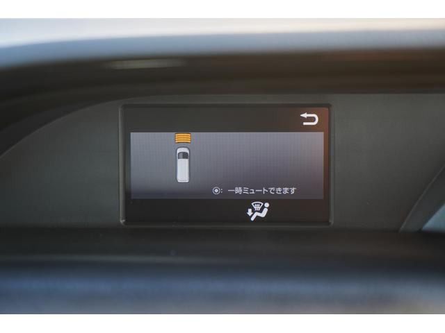 �N���A�����X�\�i�[�������Ԃ̎���̏�Q���Ƃ̋��������m���A�h���C�o�[�Ɍx������V�X�e���ł����Z���T�[�Ŏԗ��ƕǂȂǂ̐Î~���Ƃ̋��������m���A�u�U�[����f�B�X�v���C�\���Ōx�����Ă���܂���