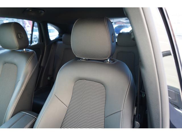 �u���b�N����E�t�@�u���b�N�R���r�V�[�g����������ƃt�@�u���b�N�̑g�ݍ��킹���A�����ځE�����E�@�\�����o�����X�悭���˂��낦�Ă���V�[�g�������̎Ԃɍ̗p����Ă��܂���