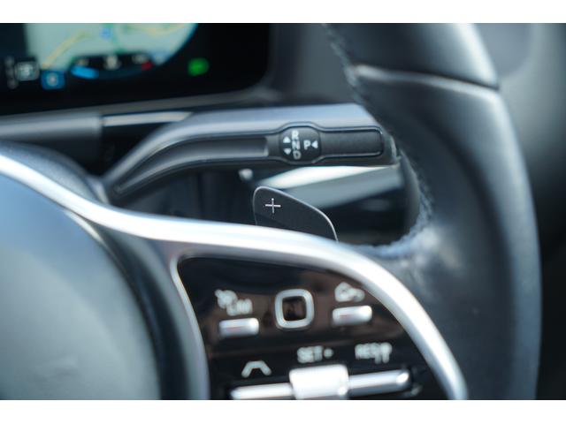 �p�h���V�t�g�������n���h���ɂ��Ă���p�h���Ŏ蓮�ŃM�A�`�F���W�ł��A�n���h�����������܂܃V�t�g�A�b�v�E�_�E�����삪�ł���̂ŁA�}�j���A���Ԃ̂悤�ȑ��슴���키���Ƃ��ł��܂���