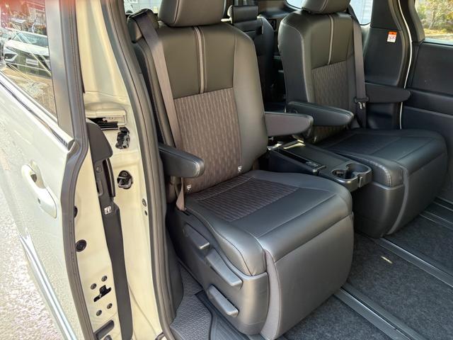 ノア ハイブリッドS-Z トヨタチームメイト モデリスタ 快適利便PKG 10.5インチディスプレー 13.2インチ後席モニター DVD デジタルインナーミラー パノラミックビュー ブラインドスポット ユニバーサルステップ(65枚目)