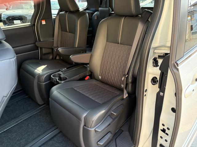 ノア ハイブリッドS-Z トヨタチームメイト モデリスタ 快適利便PKG 10.5インチディスプレー 13.2インチ後席モニター DVD デジタルインナーミラー パノラミックビュー ブラインドスポット ユニバーサルステップ(66枚目)