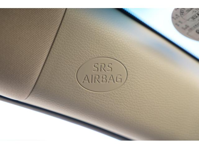 �r�q�r�J�[�e���G�A�o�b�N���������ʏՓˎ���ԗ��̉��]���ɏ���̓�����ی삷�邽�߂̃T�C�g�E�B���h�E�㕔����W�J����G�A�o�b�O�ł���