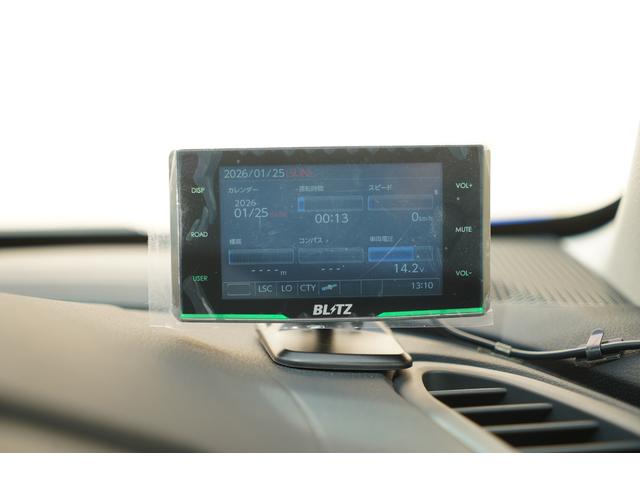 ���[�_�[�T�m�@�������I�[�r�X�△���d�g���L���b�`���āA�h���C�o�[�Ɍx�����Ă���܂������i���瑖�s���铹����A���߂đ��s���铹�܂Ńh���C�o�[���T�|�[�g���Ă���܂���