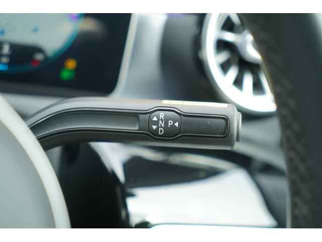 �`�s�Z���N�g���o�[�������G���N�g���j�b�N�R�����V�t�g���̗p���X�e�A�����O�z�C�[���̉E���ɔz�u���ꂽ���^���o�[�ŃV�t�g�`�F���W�����邱�Ƃ��ł��܂���