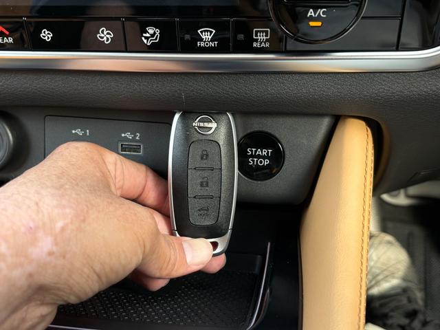 �G���W���X�^�[�g�E�X�g�b�v�X�C�b�`�������X�}�[�g�L�[���o�b�N��|�P�b�g�ɓ��ꂽ�܂܃X�C�b�`�����������ŃG���W���������邱�Ƃ��ł��܂���