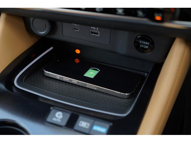 �u�������[�d�������u�������ŏ[�d���ł���A�֗��ȃ��C�����X�[�d�@�\�ł����P�[�u����ڑ����邱�ƂȂ��A�X�}�z��u�������ŏ[�d�ł��܂���