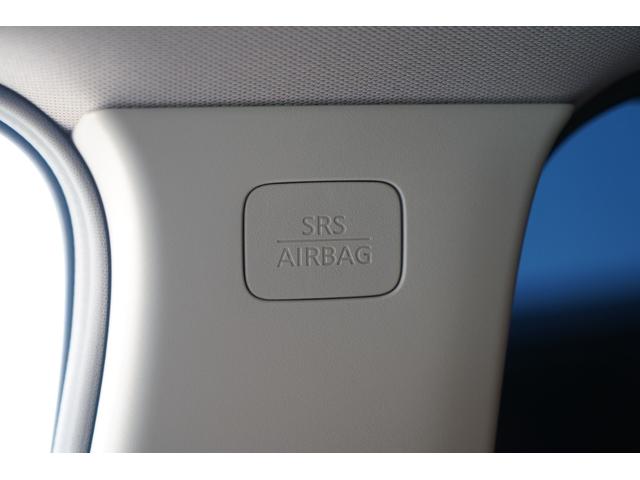 �r�q�r�J�[�e���G�A�o�b�N���������ʏՓˎ���ԗ��̉��]���ɏ���̓�����ی삷�邽�߂̃T�C�g�E�B���h�E�㕔����W�J����G�A�o�b�O�ł���