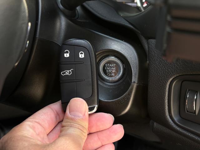 �G���W���X�^�[�g�E�X�g�b�v�X�C�b�`�������X�}�[�g�L�[���o�b�N��|�P�b�g�ɓ��ꂽ�܂܃X�C�b�`�����������ŃG���W���������邱�Ƃ��ł��܂���