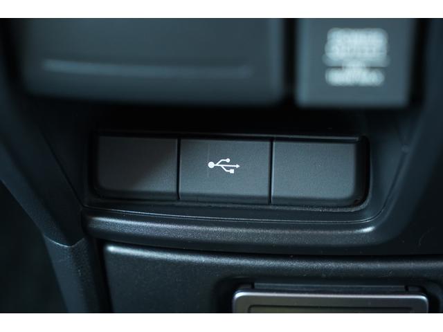 �t�r�a�ڑ��\�P�b�g�����������̓i�r�ڑ��\�P�b�g�ŁA�X�}�z��~���[�W�b�N�v���[���[��ڑ����ĉ��y���y���ނ��Ƃ��ł��܂���