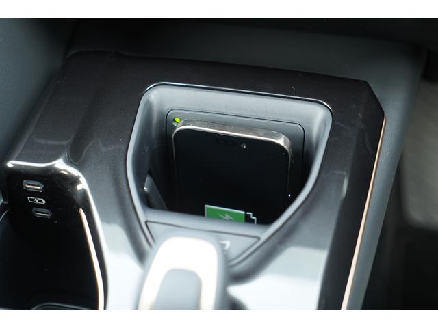 �c�u���u�������[�d�������c�u���ɂ��邱�ƂŁA�g���₷���ƃX�y�[�X���������߂Ă��܂����P�[�u����ڑ����邱�ƂȂ��A�X�}�z��u���������[�d�ł��܂���