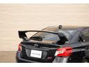 ディーラーオプションの大型リアスポイラー装備☆空力性能を高めるとともに、洗練されたスポーティーなデザインで存在感を一層引き上げます☆