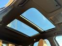 パノラマサンルーフ装備☆高級車やSUV車など幅広く好まれるメーカーオプション装備の一つ☆車内に自然光の明るさを取り入れることができ、とても暖かく春先などには重宝します☆