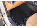 フロアマット完備☆高級感ある純正フロアマット付き。室内の質感を引き立てつつ、汚れにも強い実用性の高い仕様です☆