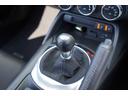 ６速ＭＴシフトレバー装備☆運転席と助手席の間に配置されており、自然な手の位置で操作できるように設計されており、運転中でも快適かつスムーズな操作をすることができます☆