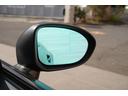 ディーラーオプションのブルーミラー装備☆ミラーが青色になることで後続車のヘッドライトの眩しさを軽減してくれたり、雨天時でも水滴が付きにくく、クリアな視界を確保することができます☆