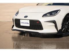 �ԣϣ͡ǣ����ե���ȥǥ�ե塼�����������ԣϣ͡ǣӤȤϡ��ȥ西�֤����Ѥ˥������ѡ��Ĥ�Ÿ������֥��ɤǡ��졼���󥰥����ζ��ϥ��󥻥ץȤ˵�ǽ����ȥ��⡼����ʥ���ɵᤵ�줿�������Ǥ��� 4