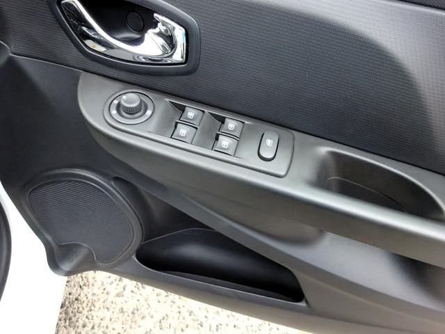 ルーテシア ゼン コンパクトハッチバック/ダウンサイジングターボ/5速マニュアル/Bluetoothオーディオ/前後ドライブレコーダー/ETC/カードキー/プッシュスタート/ガラスコーティング施工済/1年保証!(36枚目)