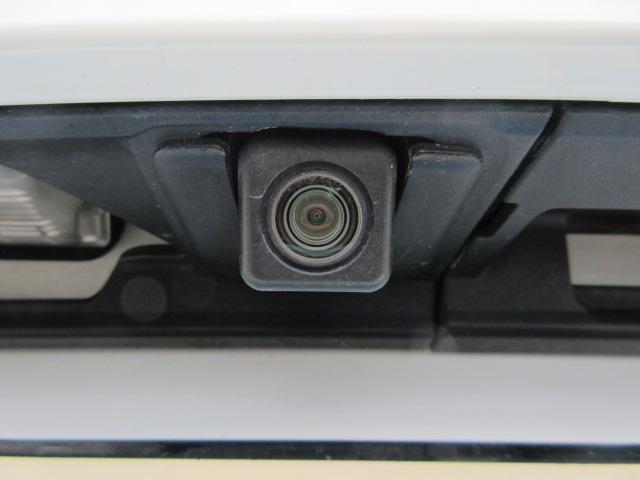 後方の安全確認や車庫入れなどにはやっぱりバックカメラが必要ですよね！車の大小に関わらず後方は非常に死角になりやすい場所です！この装備で安全確認もばっちりです！！