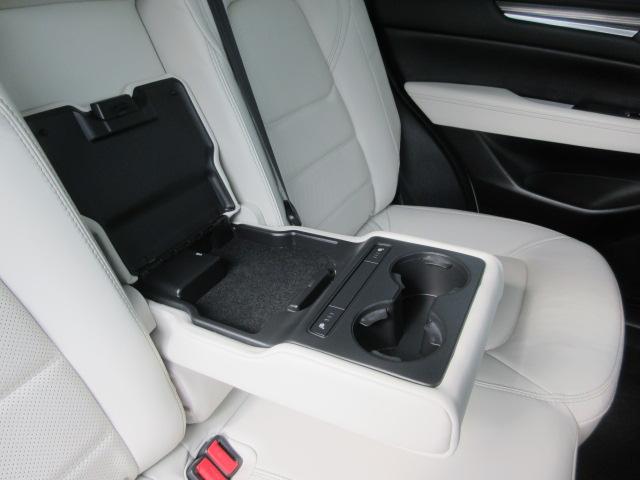 あればとっても便利な装備、カップホルダー！標準装備ですので収納もバッチリ！