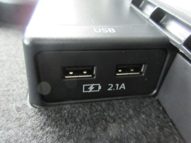 ＵＳＢ／充電ソケット付いてます。音楽聞いたり充電したりできます。