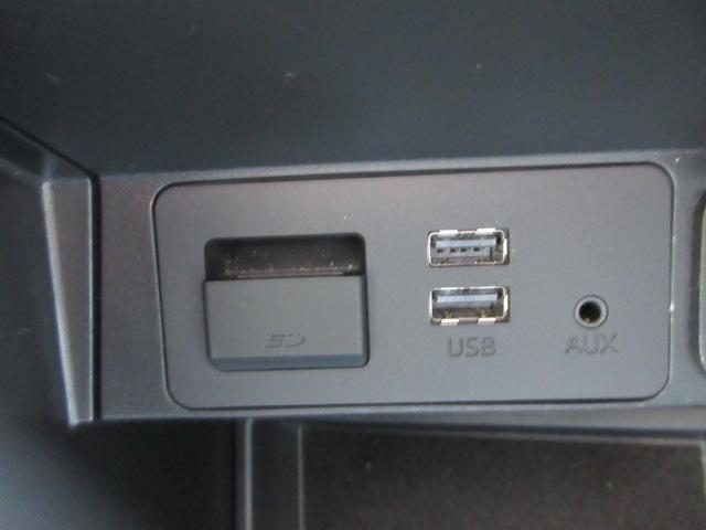 ＵＳＢ／充電ソケット付いてます。オートワイパーついております！