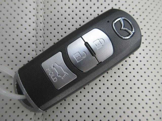 今では当たり前の装備ですが在ると無いとでは快適さが格段に違います。しかもほぼインロック（キーの閉じ込め）の心配がありません。お車を選ぶ時はまず「キーレス付」をご確認下さい！！