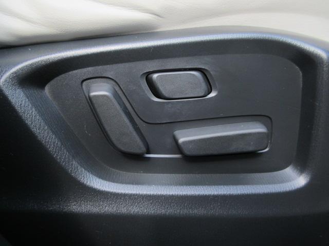 電動シートついております。メモリー機能付きです。