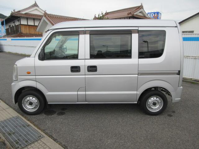 国家資格整備士が多数在籍中☆整備工場も併設しておりますので、オイル交換から点検・車検何でもご相談下さい♪