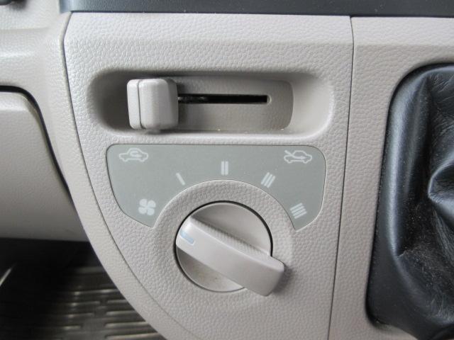 当店は常時６０台以上展示☆グループ合わせると２００台以上展示しております。軽自動車から大型車・外車まで豊富に展示しております。お気に入りのお車を一緒に見つけていきましょう♪