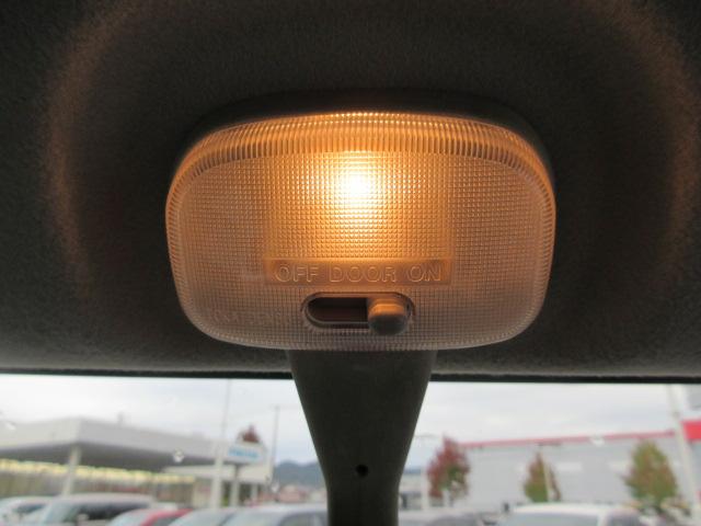 室内を明るく照らしてくれます！これで車内でのお探し物もすぐに見つかりますね♪