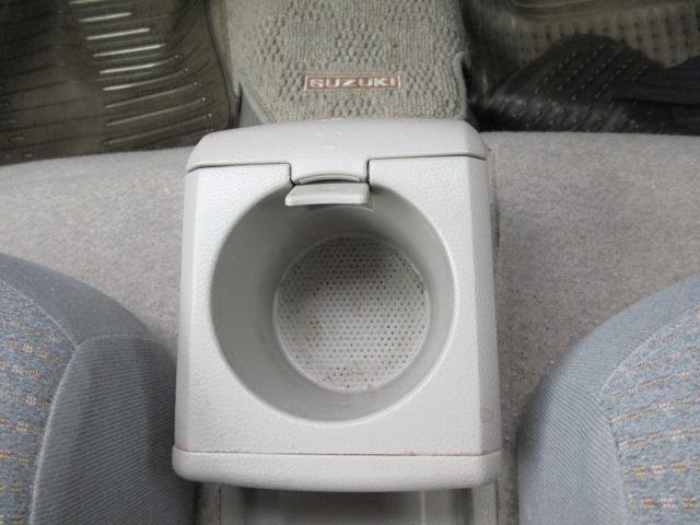 あればとっても便利な装備、カップホルダー！標準装備ですので収納もバッチリ！