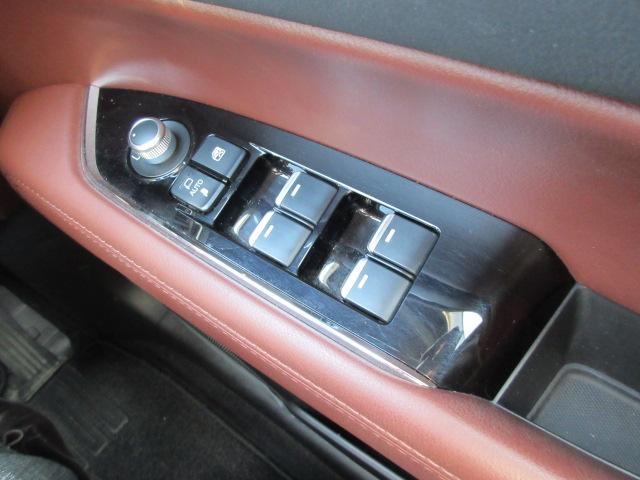 �h�A�̏��ɂ����[�X�y�[�X�ƃJ�b�v�z���_�[����������Ă��܂��B