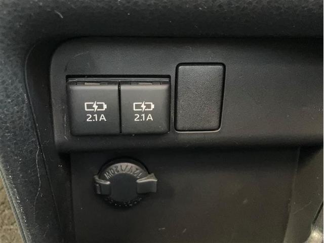 ノア Ｓｉ　４ＷＤ　フルセグ　メモリーナビ　ＤＶＤ再生　バックカメラ　衝突被害軽減システム　ＥＴＣ　両側電動スライド　ＬＥＤヘッドランプ　ウオークスルー　乗車定員７人　３列シート　ワンオーナー　記録簿（6枚目）