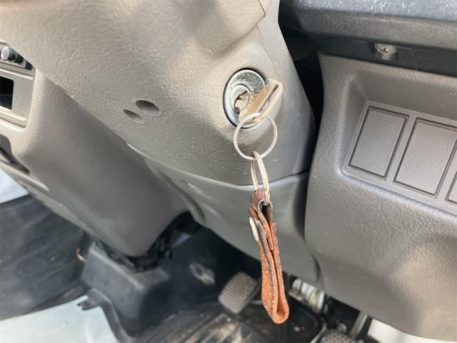 スクラムトラック 　４ＷＤ　５速ＭＴ　エアコン無し（10枚目）