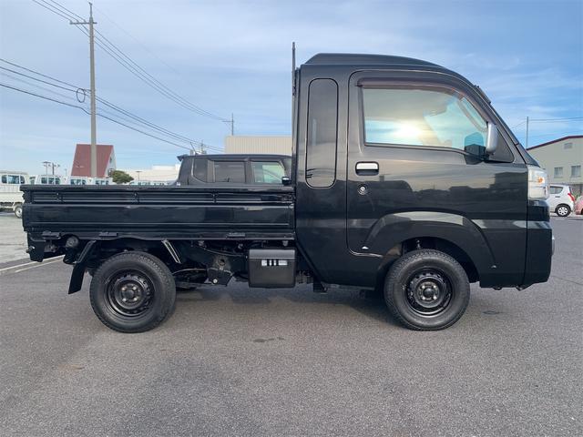 ハイゼットトラック ジャンボ　４ＷＤ　ＡＴ　ＥＴＣ　キーレスエントリー　フォグランプ　作業灯　エアコン　パワーステアリング　パワーウィンドウ　運転席エアバッグ　助手席エアバッグ　ＣＤ　ＡＭ／ＦＭラジオ　ミュージックプレイヤー接続可（8枚目）
