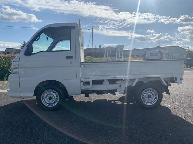 ハイゼットトラック 　荷台再塗装済み　４ＷＤ　ＡＴ　エアコン　パワーステアリング　ＡＭ／ＦＭラジオ付き（4枚目）