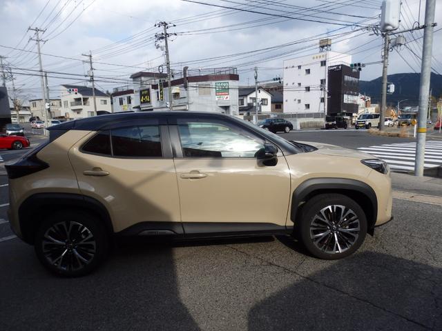 ヤリスクロス ハイブリッドＺ　希少カラーベージュ黒ツートン　純正ＤＡナビ．フルセグＴＶ．全方位モニターカメラ．Ｂカメラ．レーダーブレーキ．レーダークルーズ．ＬＥＤヘッド．Ａハイビーム．Ａライト．ハーフレザーシート．Ｐシート．シートヒーター．ヒートハンドル（12枚目）