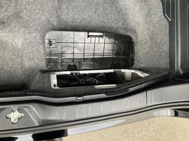 ヴォクシー ZS 煌II セーフティセンス 純正10型ナビ バックカメラ ETC 前後ドラレコ フロアマット ドアバイザー 両側電動スライドドア フリップダウンモニター クルーズコントロール ステアリングスイッチ オートライト(16枚目)