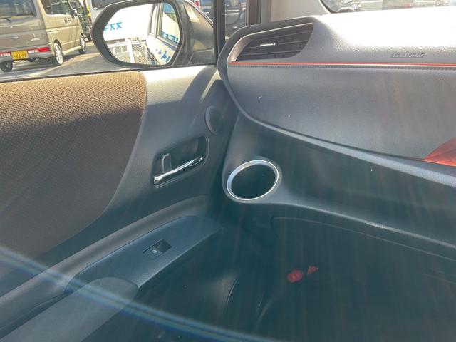 シエンタ ハイブリッドG クエロ セーフティセンス KENWOODナビ バックカメラ ドラレコ前後 ETC マット バイザー 両側電動スライドドア クルーズコントロール チルトステアリング シートリフター オートライト オートエアコン(41枚目)