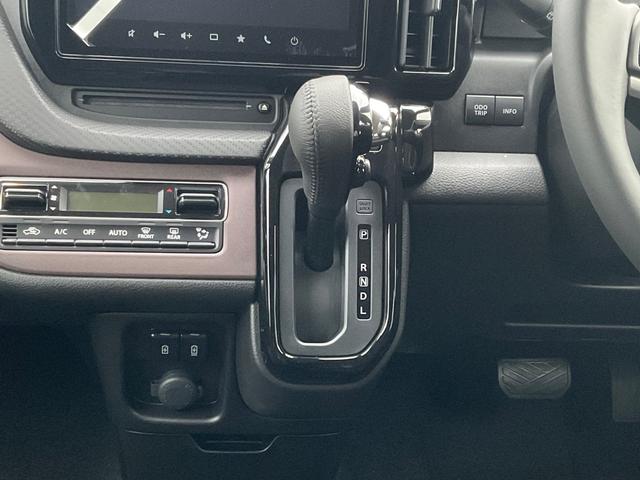 ソリオバンディット ハイブリッドＭＶ　全方位モニター付きナビゲーション　セーフティサポート　ヘッドアップディスプレイ　スリムサーキューレーター　電動パーキングブレーキ　ブレーキホールド　両側電動スライドドア　シートヒーター　アルミホイール（17枚目）