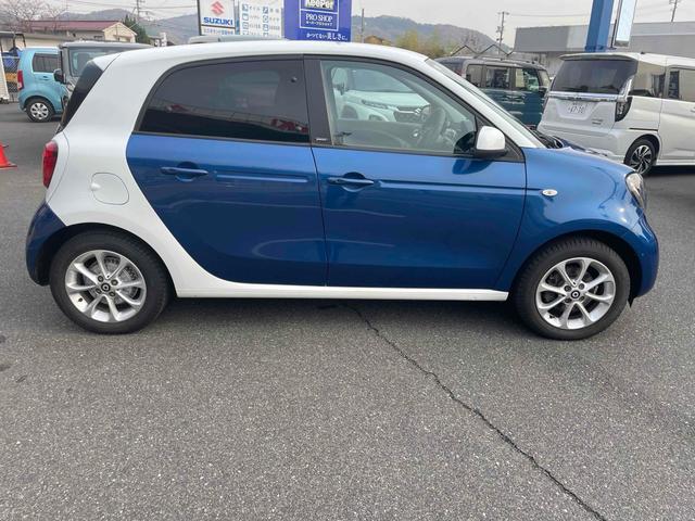 スマートフォーフォー パッション　クリアランスソナー　オートクルーズコントロール　アルミホイール　キーレスエントリー　アイドリングストップ　ＡＴ　盗難防止システム　ＡＢＳ　ＵＳＢ　エアコン　パワーステアリング　パワーウィンドウ（4枚目）