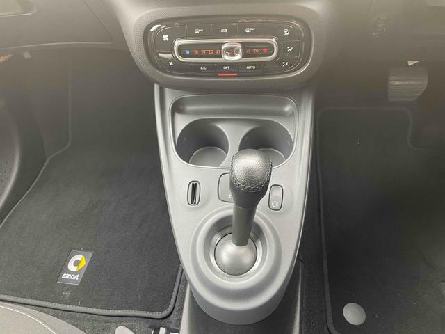 スマートフォーフォー パッション　クリアランスソナー　オートクルーズコントロール　アルミホイール　キーレスエントリー　アイドリングストップ　ＡＴ　盗難防止システム　ＡＢＳ　ＵＳＢ　エアコン　パワーステアリング　パワーウィンドウ（15枚目）