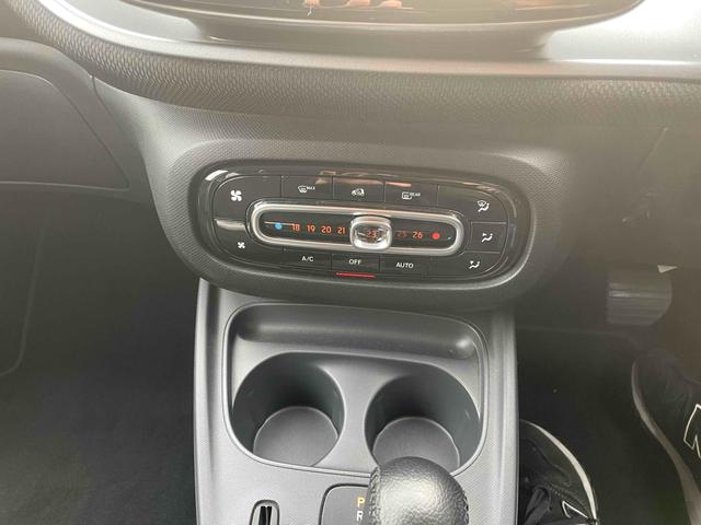 スマートフォーフォー パッション　クリアランスソナー　オートクルーズコントロール　アルミホイール　キーレスエントリー　アイドリングストップ　ＡＴ　盗難防止システム　ＡＢＳ　ＵＳＢ　エアコン　パワーステアリング　パワーウィンドウ（16枚目）