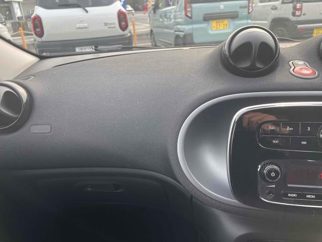 スマートフォーフォー パッション　クリアランスソナー　オートクルーズコントロール　アルミホイール　キーレスエントリー　アイドリングストップ　ＡＴ　盗難防止システム　ＡＢＳ　ＵＳＢ　エアコン　パワーステアリング　パワーウィンドウ（21枚目）