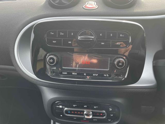 スマートフォーフォー パッション　クリアランスソナー　オートクルーズコントロール　アルミホイール　キーレスエントリー　アイドリングストップ　ＡＴ　盗難防止システム　ＡＢＳ　ＵＳＢ　エアコン　パワーステアリング　パワーウィンドウ（22枚目）