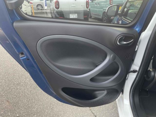 スマートフォーフォー パッション　クリアランスソナー　オートクルーズコントロール　アルミホイール　キーレスエントリー　アイドリングストップ　ＡＴ　盗難防止システム　ＡＢＳ　ＵＳＢ　エアコン　パワーステアリング　パワーウィンドウ（28枚目）