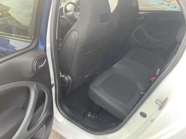 スマートフォーフォー パッション　クリアランスソナー　オートクルーズコントロール　アルミホイール　キーレスエントリー　アイドリングストップ　ＡＴ　盗難防止システム　ＡＢＳ　ＵＳＢ　エアコン　パワーステアリング　パワーウィンドウ（30枚目）