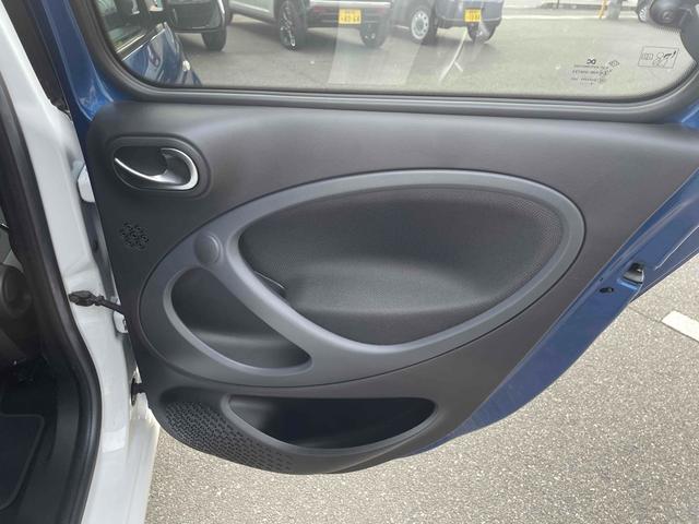 スマートフォーフォー パッション　クリアランスソナー　オートクルーズコントロール　アルミホイール　キーレスエントリー　アイドリングストップ　ＡＴ　盗難防止システム　ＡＢＳ　ＵＳＢ　エアコン　パワーステアリング　パワーウィンドウ（31枚目）